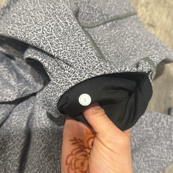 • Lululemon • Train Times 7/8 Pant *25" Fractal Alpine White Black / Black / - Picture 6 of 6